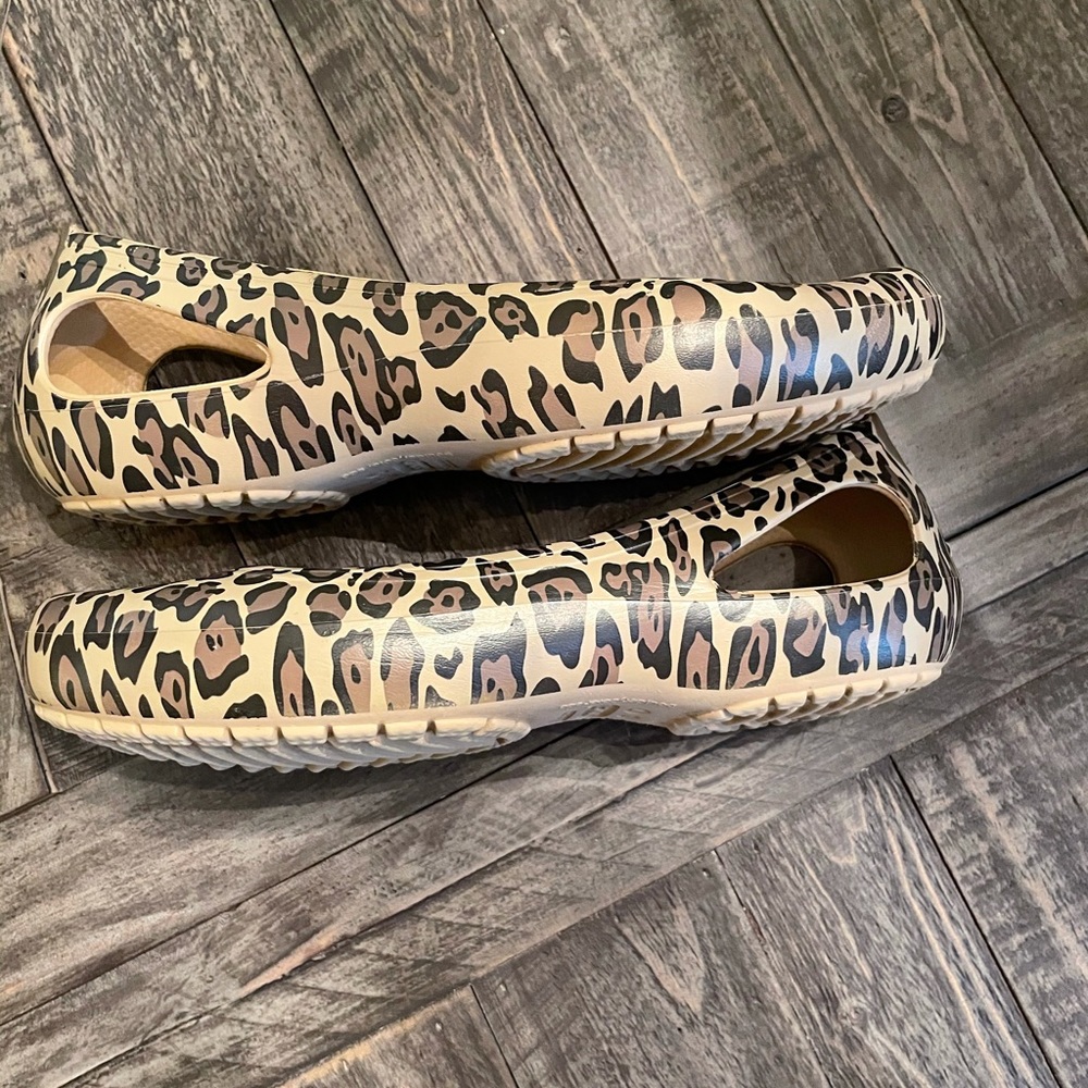Crocs Kadee leopard flat shoe size 7 - Picture 5 of 9